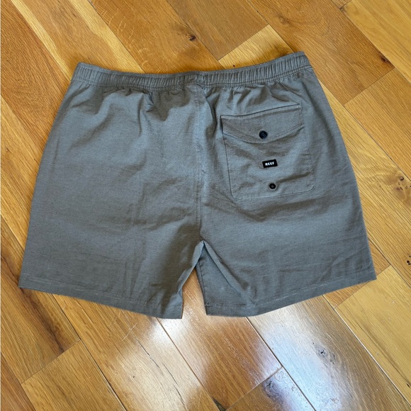 New REEF Men’s XL Fields Walk Shorts-Tan 36” Waist, 5” Inseam. - Picture 2 of 9